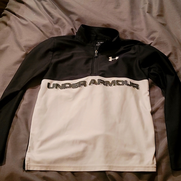 Youth XL Under Armour long sleeve - Picture 1 of 3